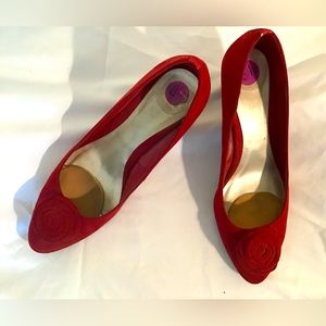 Red pumps size 8 1/5